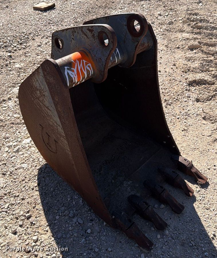 image for item DX5912 (7) backhoe buckets