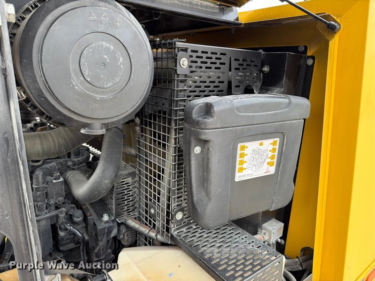 image for item DX5915 2022 Kaeser M118 air compressor