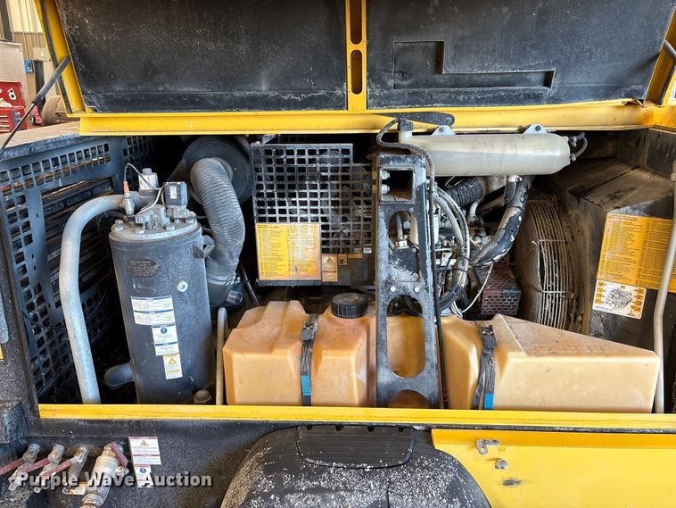 image for item DX5916 2015 Kaeser M114 air compressor