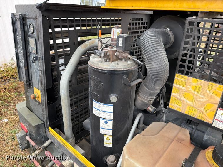image for item DX5921 2015 Kaeser M114 air compressor