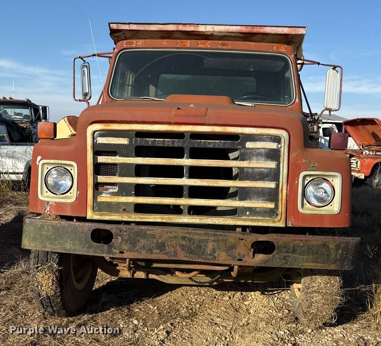 image for item DY8442 1982 International dump truck