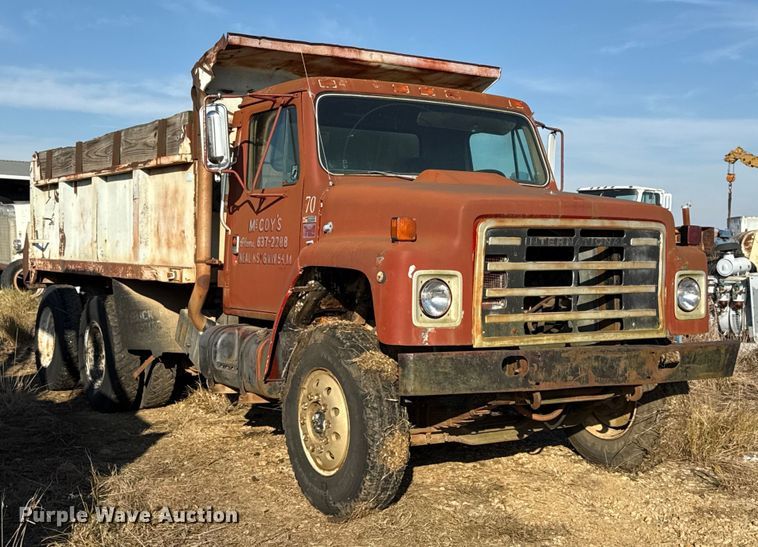 image for item DY8442 1982 International dump truck