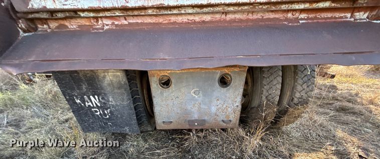image for item DY8442 1982 International dump truck