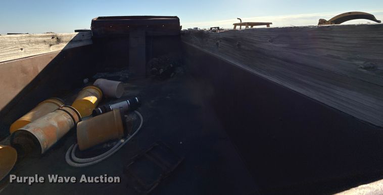 image for item DY8442 1982 International dump truck