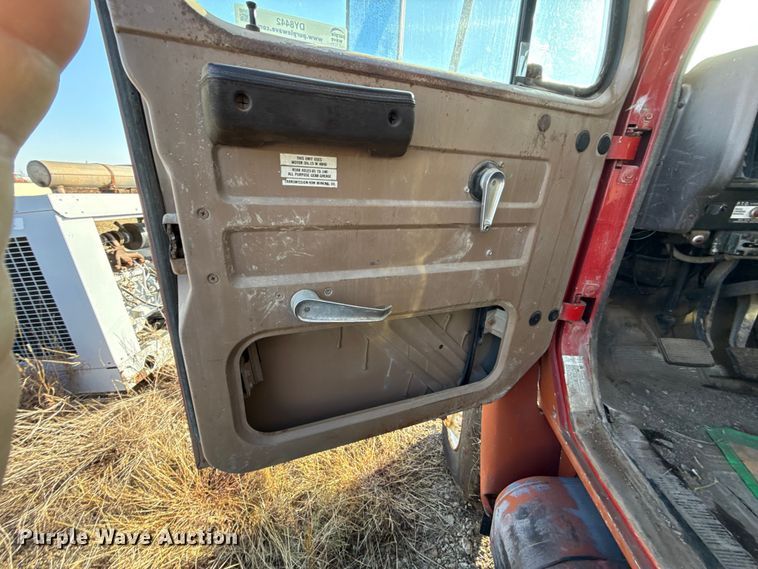 image for item DY8442 1982 International dump truck