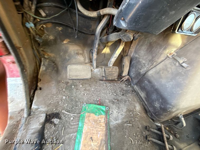 image for item DY8442 1982 International dump truck