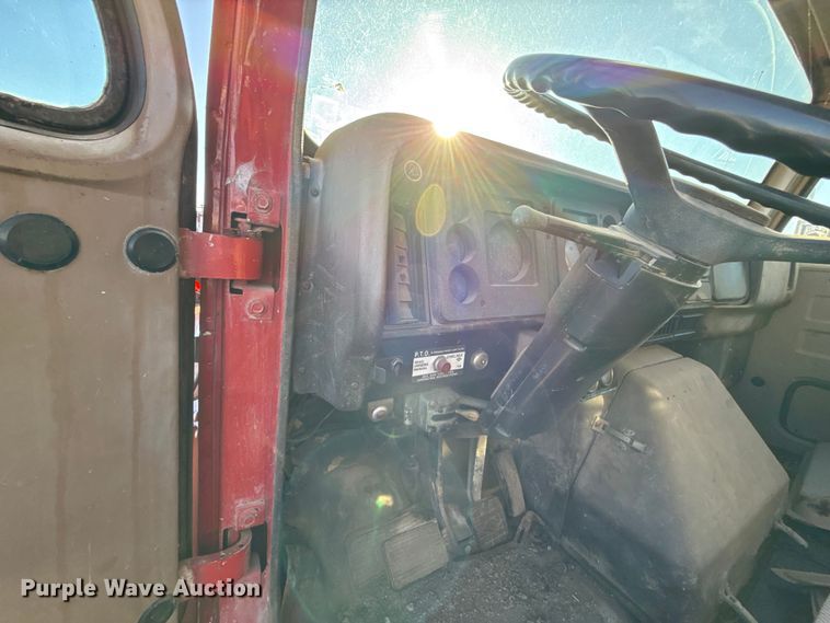 image for item DY8442 1982 International dump truck