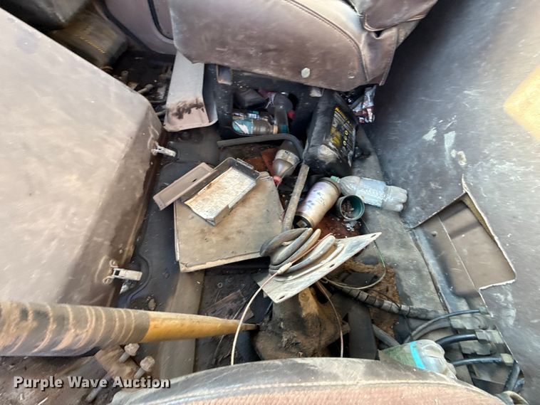 image for item DY8442 1982 International dump truck