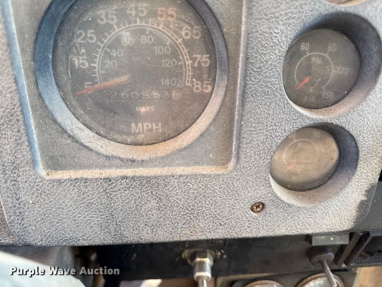 image for item DY8442 1982 International dump truck