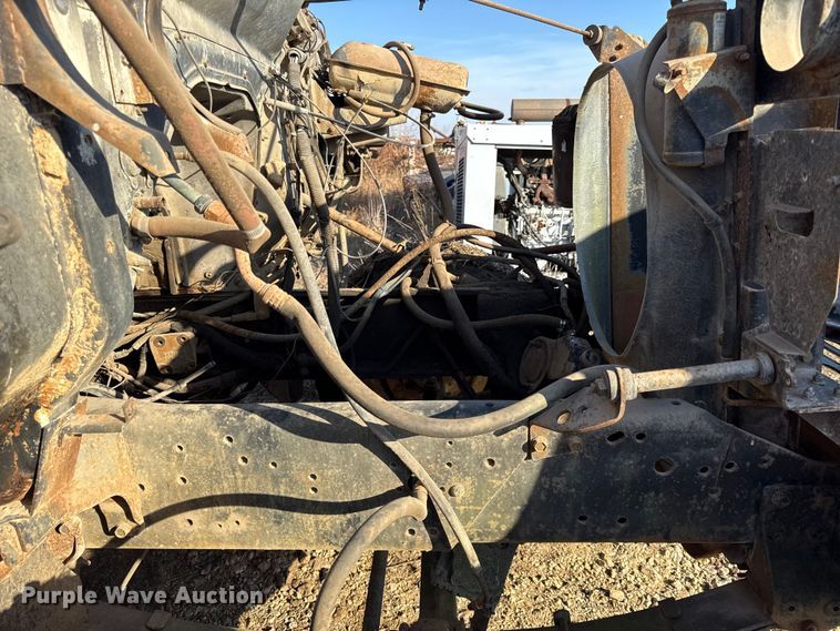 image for item DY8442 1982 International dump truck