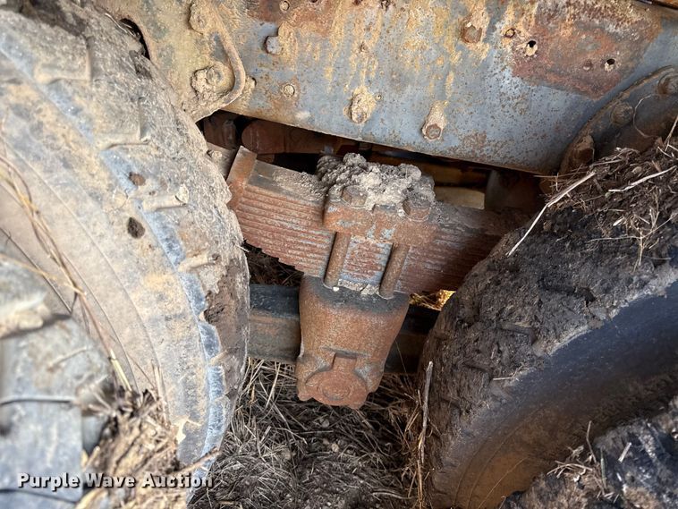 image for item DY8442 1982 International dump truck