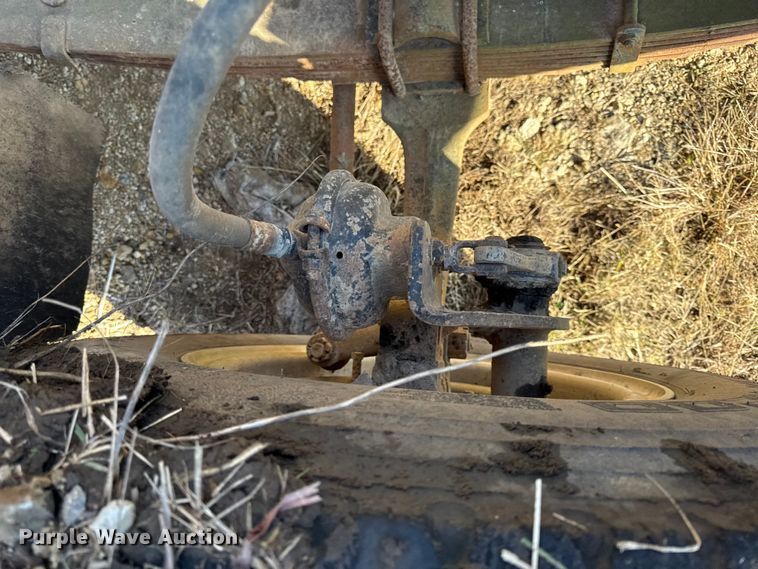 image for item DY8442 1982 International dump truck