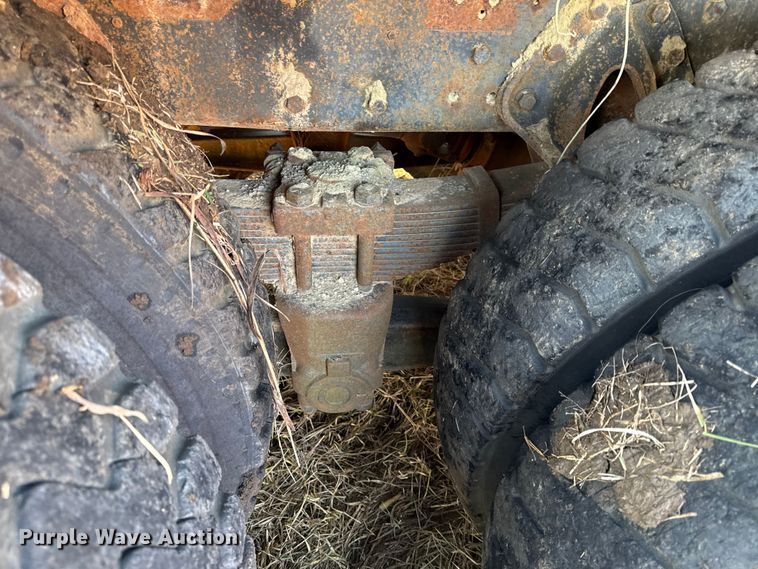 image for item DY8442 1982 International dump truck