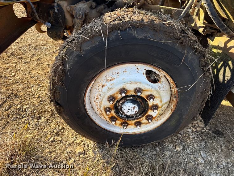 image for item DY8442 1982 International dump truck