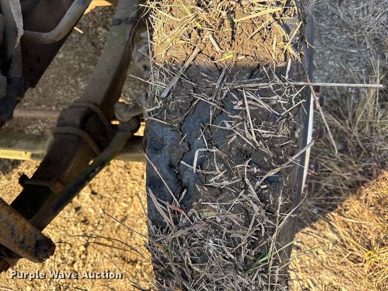 image for item DY8442 1982 International dump truck