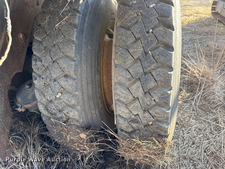 image for item DY8442 1982 International dump truck