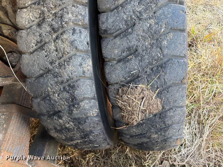 image for item DY8442 1982 International dump truck