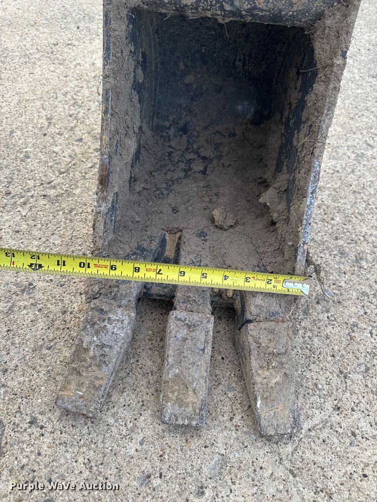 image for item EA2062 2011 Hitachi ZX17U-2 mini excavator