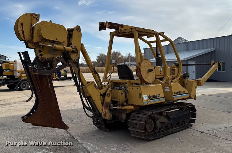 image for item EA2065 1996 Vermeer Flextrak FLX75 vibratory cable plow