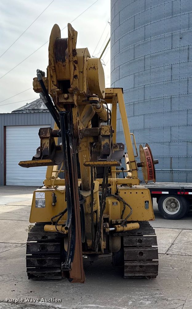 image for item EA2065 1996 Vermeer Flextrak FLX75 vibratory cable plow