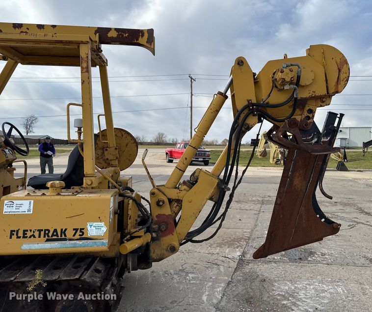 image for item EA2065 1996 Vermeer Flextrak FLX75 vibratory cable plow