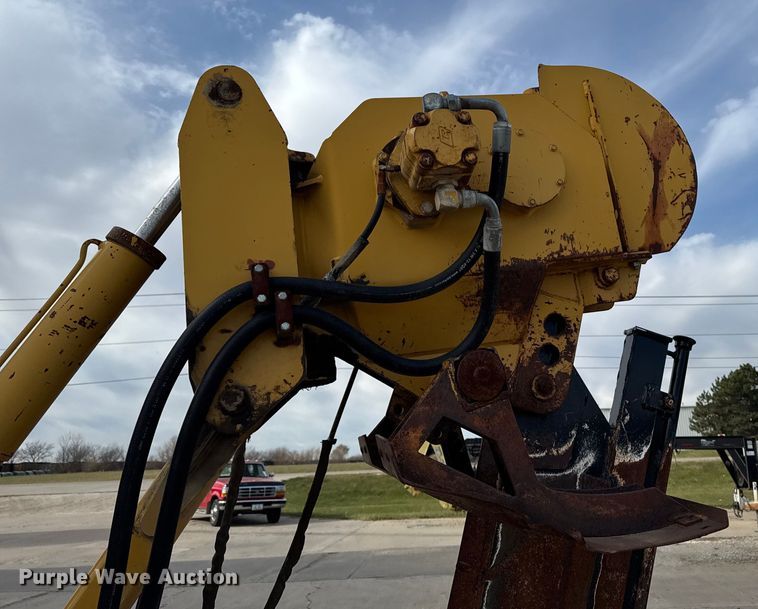 image for item EA2065 1996 Vermeer Flextrak FLX75 vibratory cable plow