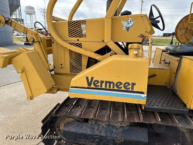 image for item EA2065 1996 Vermeer Flextrak FLX75 vibratory cable plow