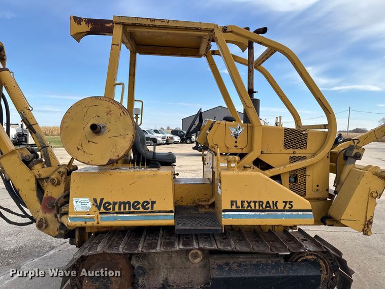 image for item EA2065 1996 Vermeer Flextrak FLX75 vibratory cable plow