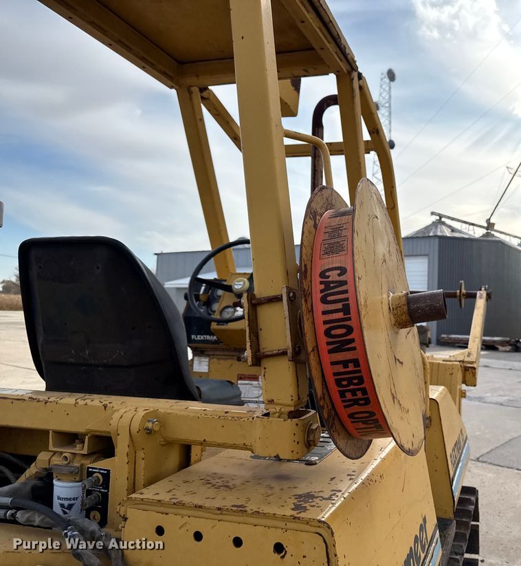 image for item EA2065 1996 Vermeer Flextrak FLX75 vibratory cable plow