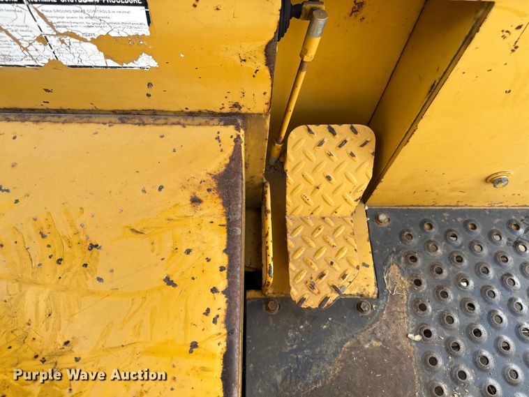 image for item EA2065 1996 Vermeer Flextrak FLX75 vibratory cable plow