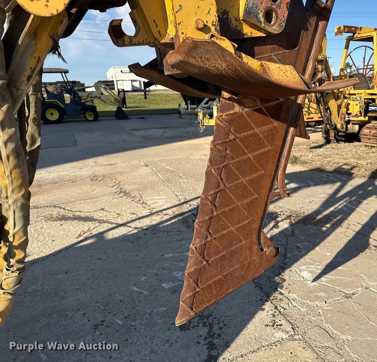 image for item EA2066 1994 Vermeer Flextrak FLX75 vibratory cable plow