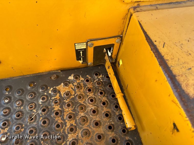 image for item EA2066 1994 Vermeer Flextrak FLX75 vibratory cable plow