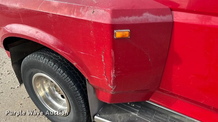 image for item EA2067 1997 Ford F350 Crew Cab pickup truck