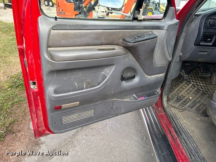 image for item EA2067 1997 Ford F350 Crew Cab pickup truck