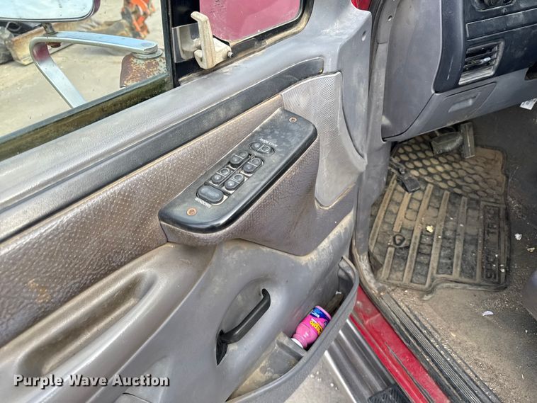 image for item EA2067 1997 Ford F350 Crew Cab pickup truck