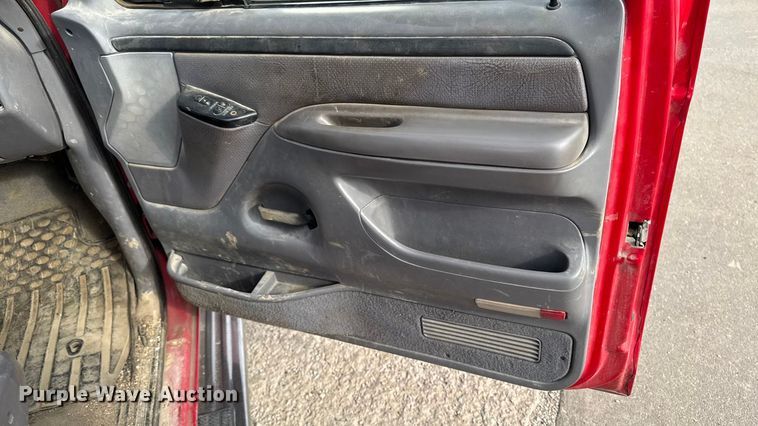 image for item EA2067 1997 Ford F350 Crew Cab pickup truck