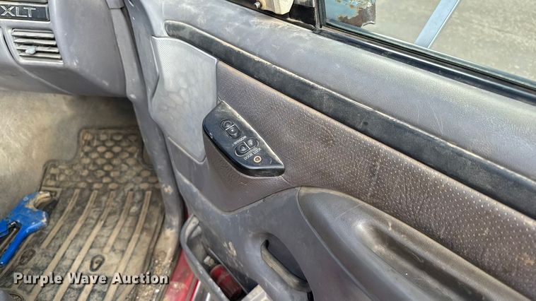 image for item EA2067 1997 Ford F350 Crew Cab pickup truck