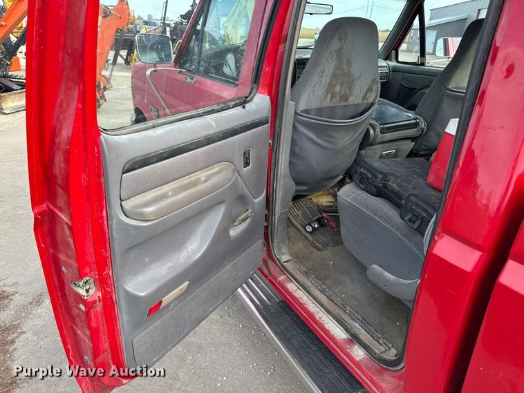 image for item EA2067 1997 Ford F350 Crew Cab pickup truck