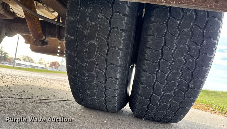 image for item EA2067 1997 Ford F350 Crew Cab pickup truck