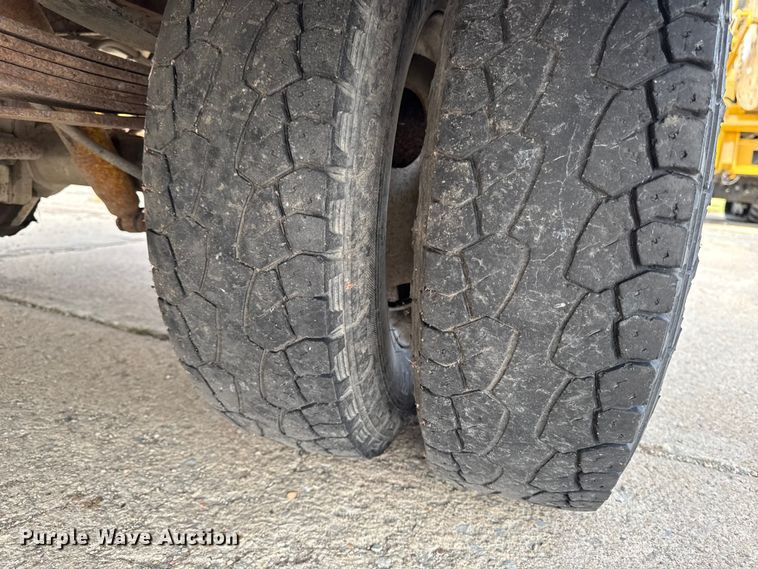 image for item EA2068 1997 Ford F350 SuperCab utility bed pickup truck