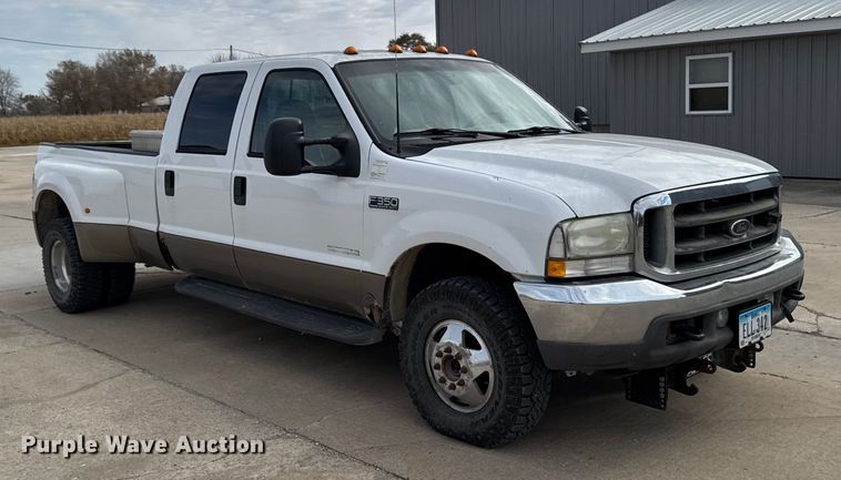 image for item EA2072 2002 Ford F350 Super Duty Crew Cab pickup truck