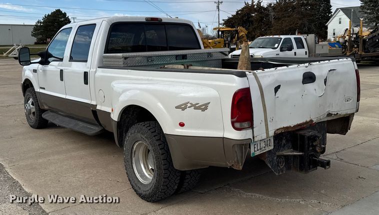 image for item EA2072 2002 Ford F350 Super Duty Crew Cab pickup truck