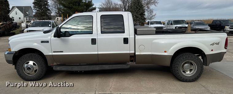image for item EA2072 2002 Ford F350 Super Duty Crew Cab pickup truck