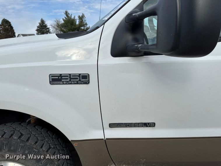 image for item EA2072 2002 Ford F350 Super Duty Crew Cab pickup truck