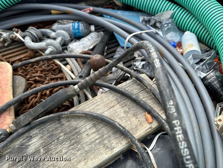 image for item EA2072 2002 Ford F350 Super Duty Crew Cab pickup truck