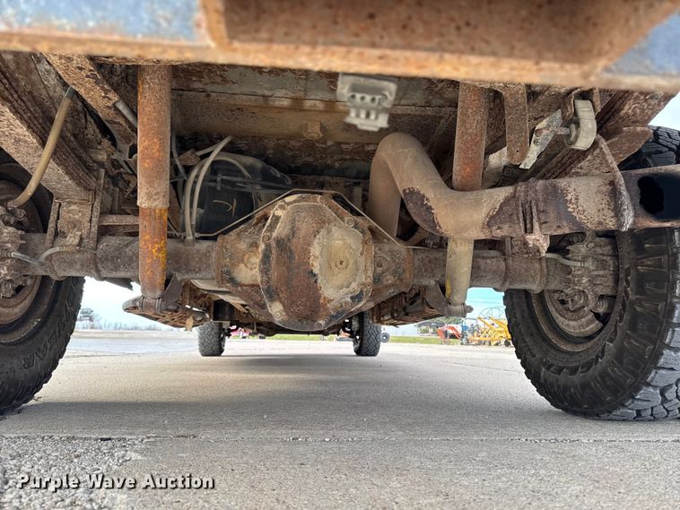 image for item EA2072 2002 Ford F350 Super Duty Crew Cab pickup truck