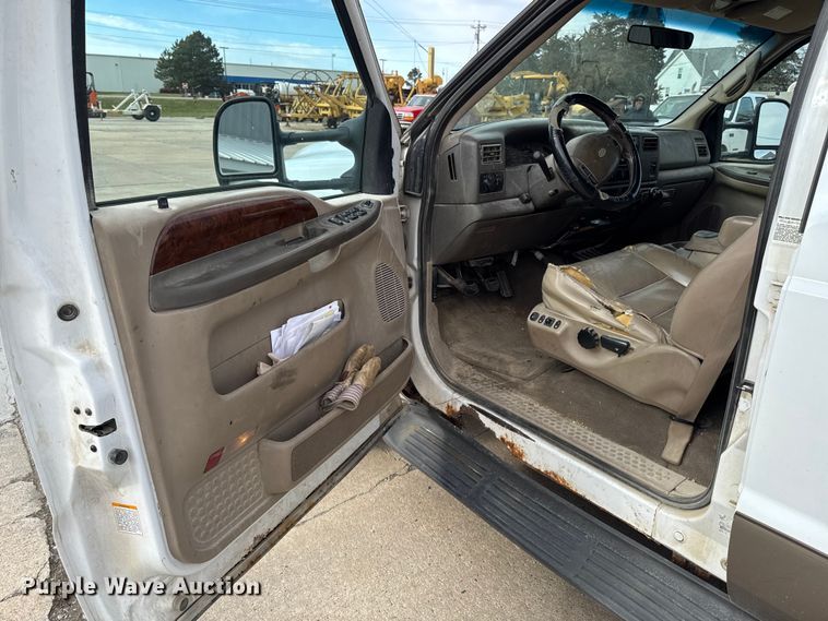 image for item EA2072 2002 Ford F350 Super Duty Crew Cab pickup truck