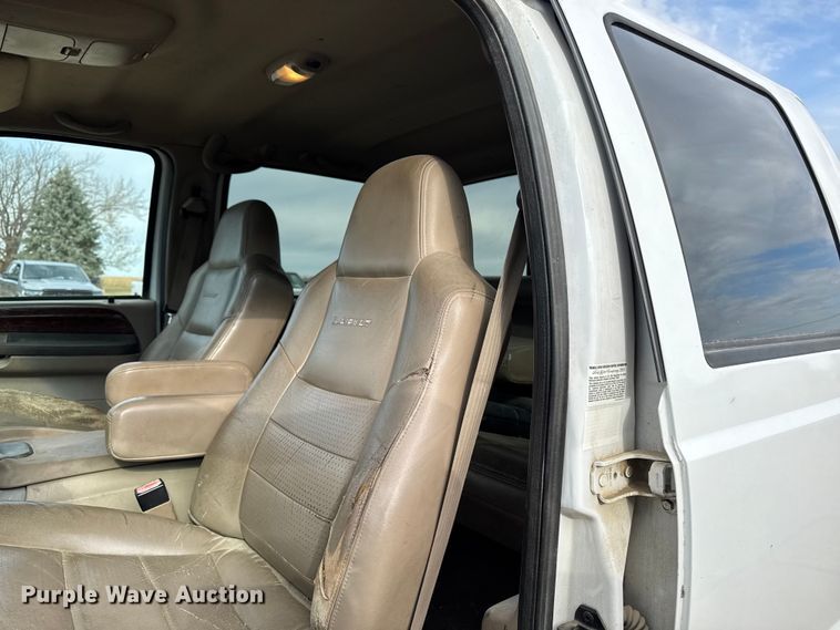 image for item EA2072 2002 Ford F350 Super Duty Crew Cab pickup truck