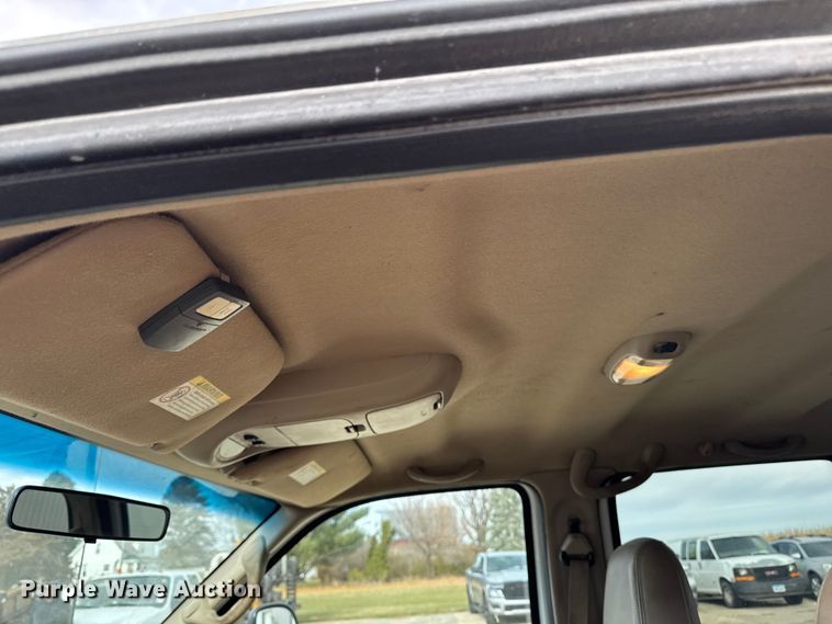 image for item EA2072 2002 Ford F350 Super Duty Crew Cab pickup truck