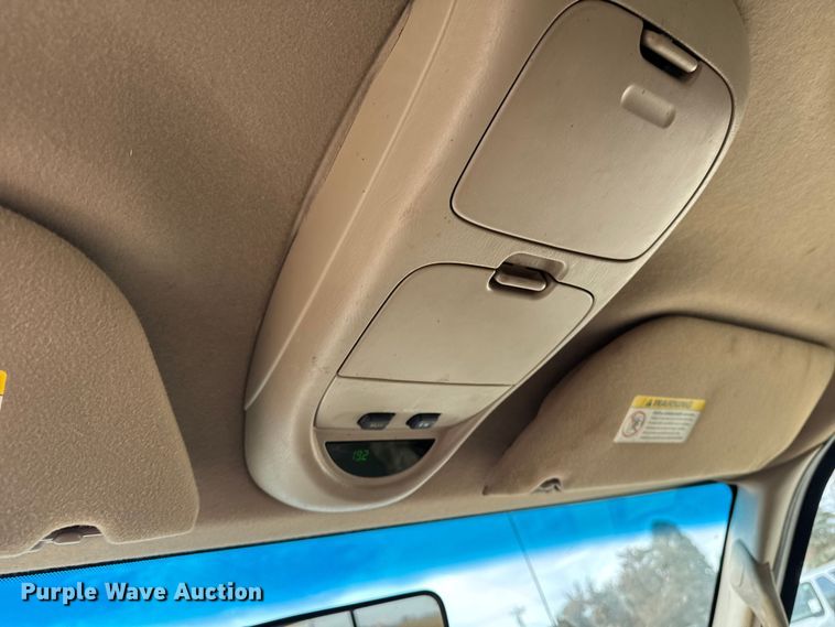 image for item EA2072 2002 Ford F350 Super Duty Crew Cab pickup truck